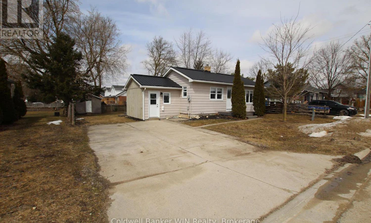 383 Wellington Street E
