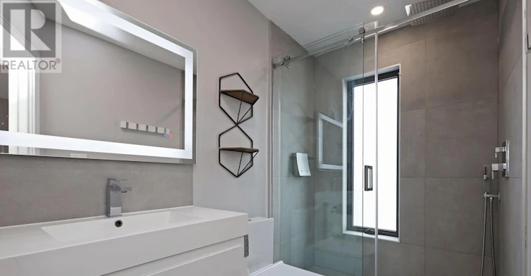707 Mortimer Avenue, Toronto, ON, M4C 2K1 - 20