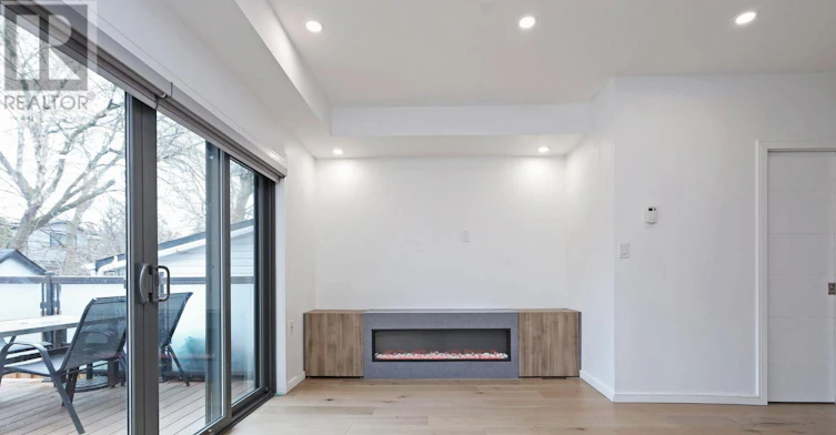 707 Mortimer Avenue, Toronto, ON, M4C 2K1 - 14