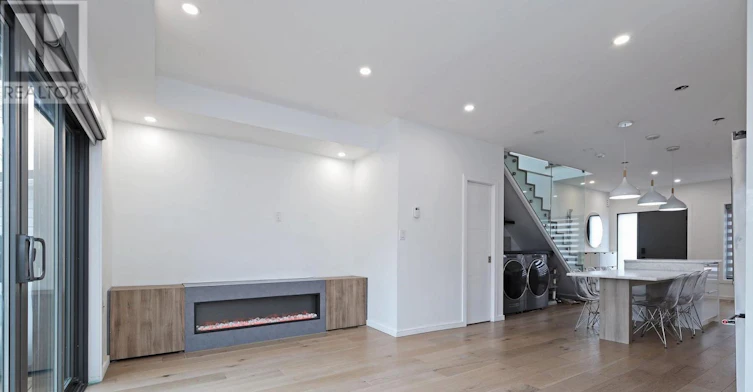 707 Mortimer Avenue, Toronto, ON, M4C 2K1 - 13