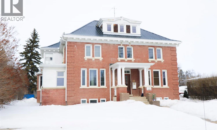 27 Dunlop Street E