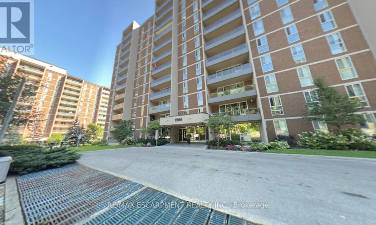 306-1966 Main Street W