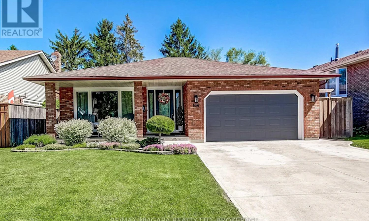 104 Whiteoak Crescent