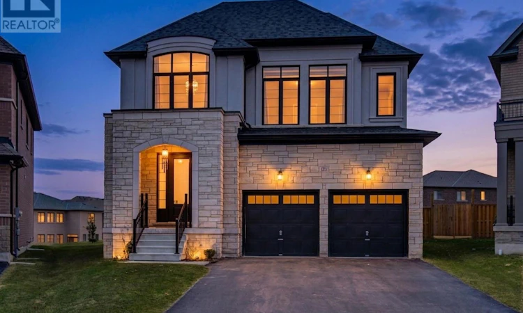 125 Prince Charles Crescent