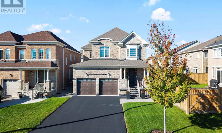 4 Bill Hutchinson Crescent