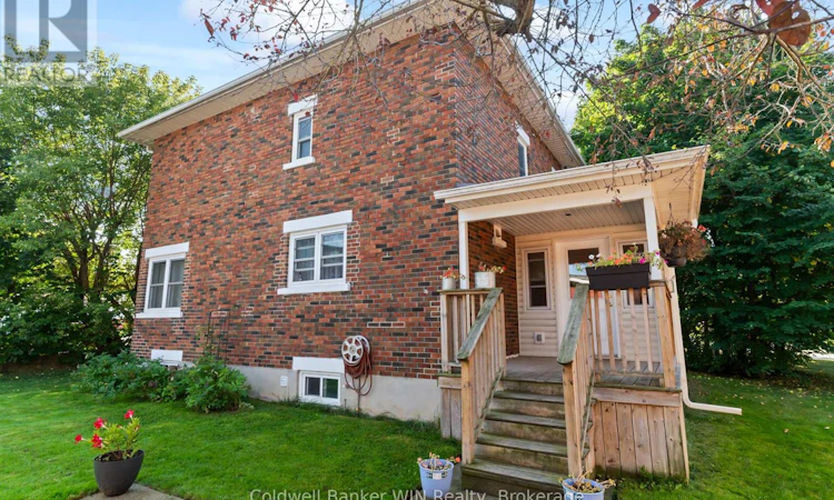 121 Queen Street W