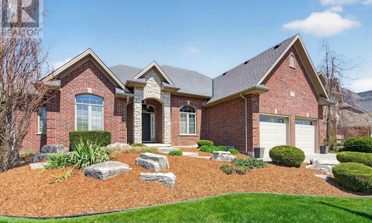6968 Clayton Walk