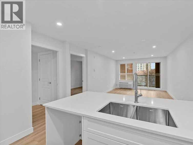 333-1099 Sunset Drive, Kelowna, BC, V1Y 9Z2 - 8