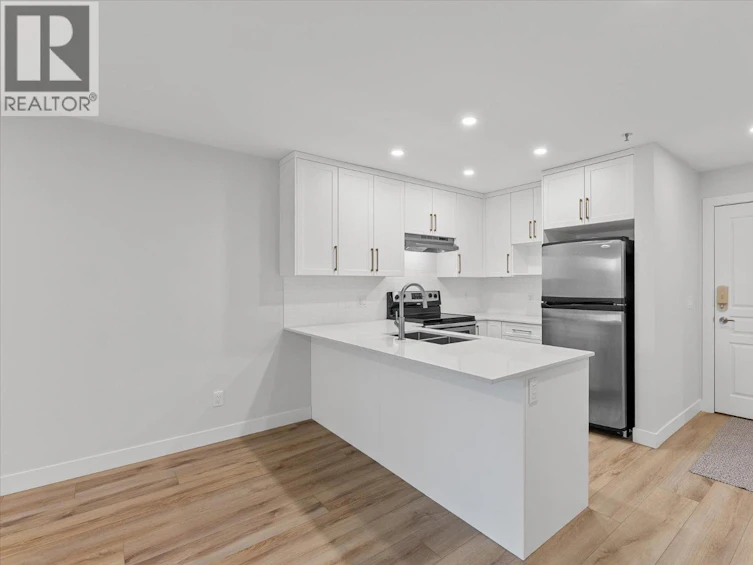 333-1099 Sunset Drive, Kelowna, BC, V1Y 9Z2 - 9