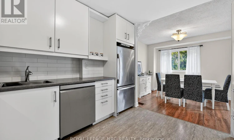 4-453 Woodview Road