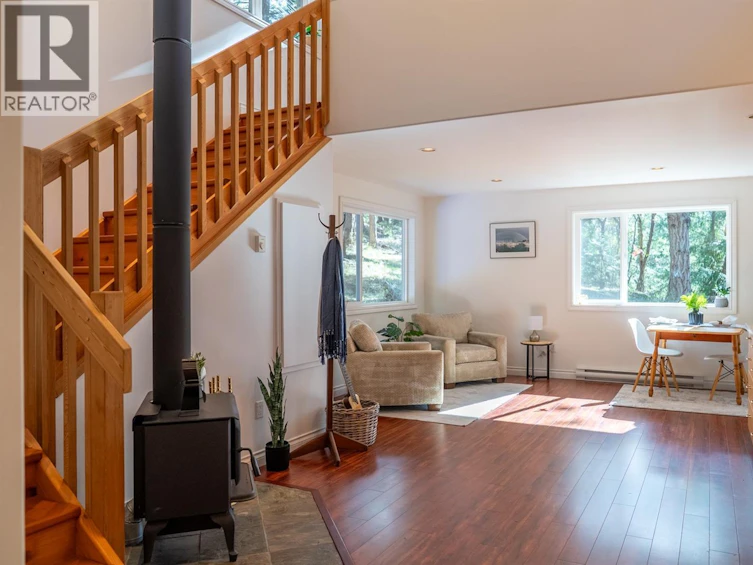 9868 Castle Road, Pender Island, BC, V0N 2M3 - 3