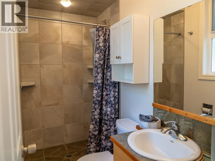 9868 Castle Road, Pender Island, BC, V0N 2M3 - 11