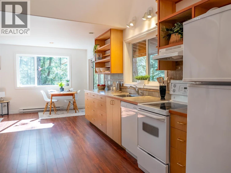 9868 Castle Road, Pender Island, BC, V0N 2M3 - 4