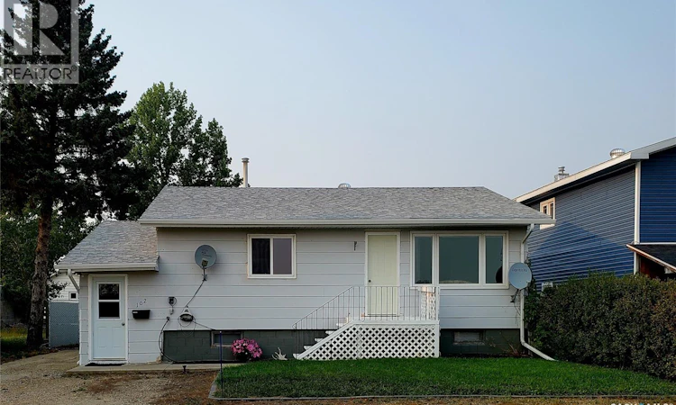 102 Railway Avenue E