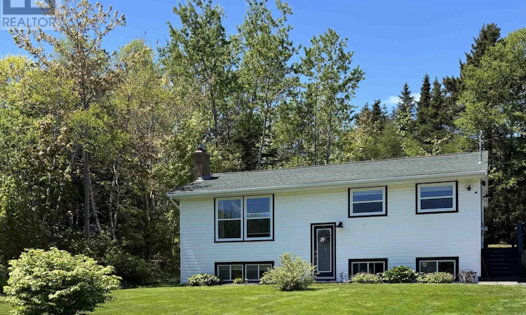 69 Pinetree Crescent