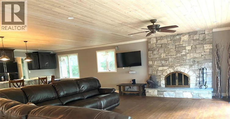 3538 Queen Street, Plympton-Wyoming, ON, N0N 1E0 - 10
