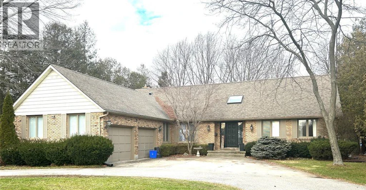 3538 Queen Street, Plympton-Wyoming, ON, N0N 1E0