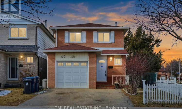 40 Glen Hollow Avenue