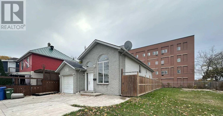 975 Albert Road, Windsor, ON, N8Y 3P1 - 2