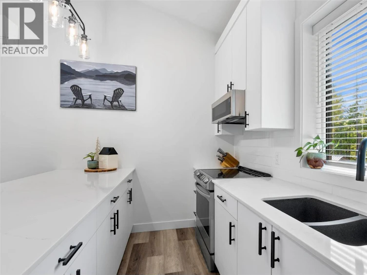 2731 Fairview Road, Anglemont, BC, V0E 1M8 - 11