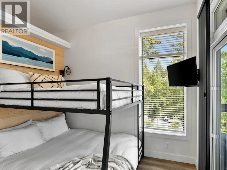2731 Fairview Road, Anglemont, BC, V0E 1M8 - 16