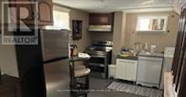426 Seabourne Drive S, Oakville, ON, L6L 4G2 - 2