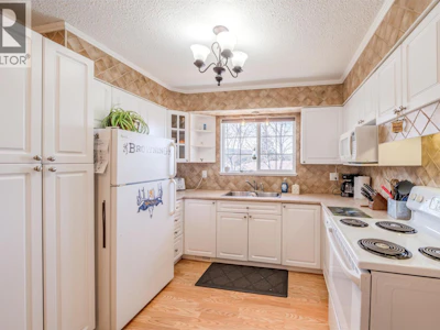 236 Blackstock Road - 4