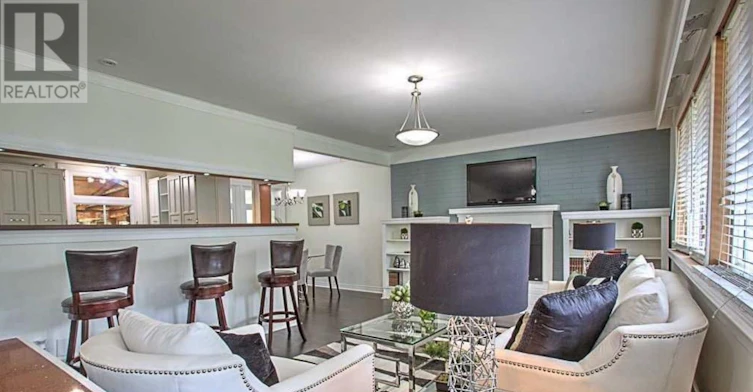 49 Don Mor Drive, Newmarket, ON, L3Y 1G8 - 2
