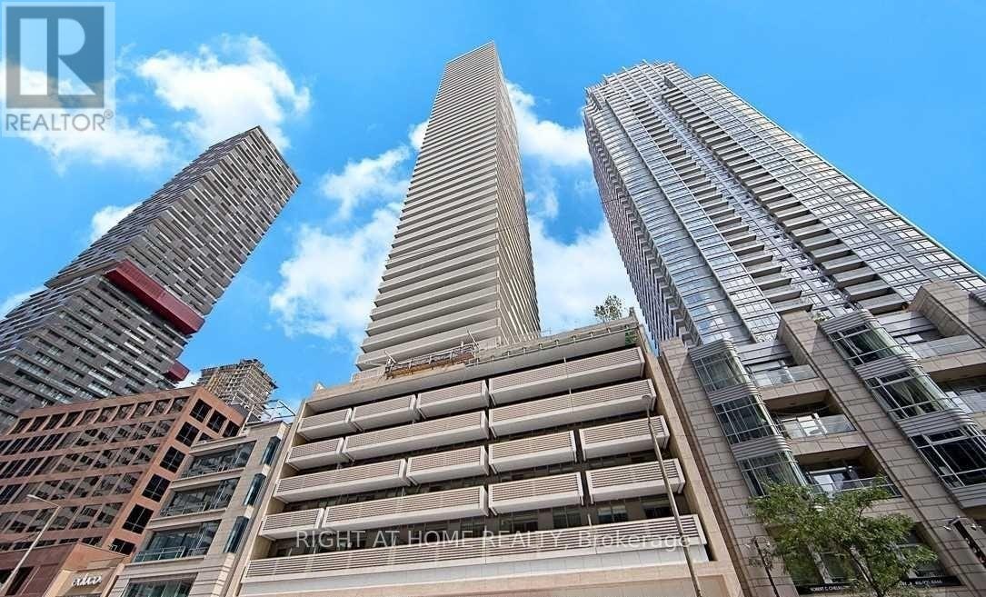 1706-2221 Yonge Street, Toronto, ON, M4S 2B4