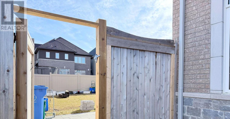 LOWER-1 Kenneth Ross Bend, East Gwillimbury, ON, L9N 0T7 - 24