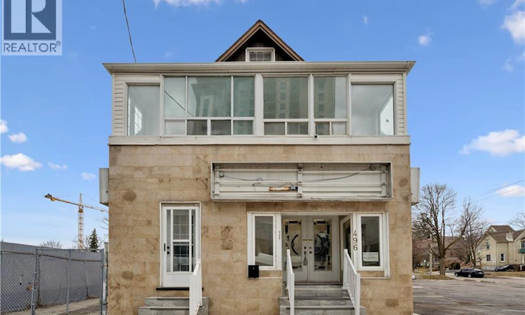 496 King Street E