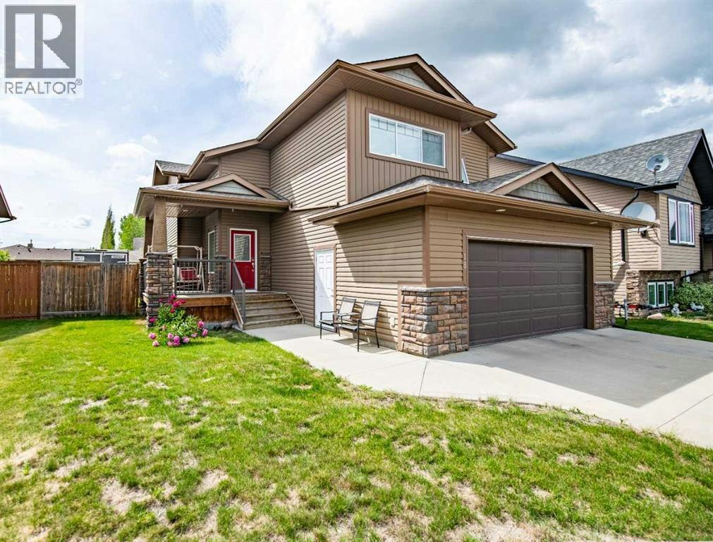 18 Mackenzie Crescent, Lacombe, AB, T4L 0B3