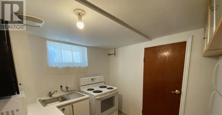 BSMT-11 Hutton Avenue, Toronto, ON, M4C 3L2 - 5