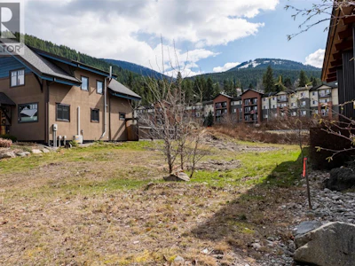 1002 Sproat Drive - 4