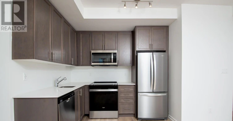 2-17 Lytham Green Circle Circle, Newmarket, ON, L3Y 0H4 - 3
