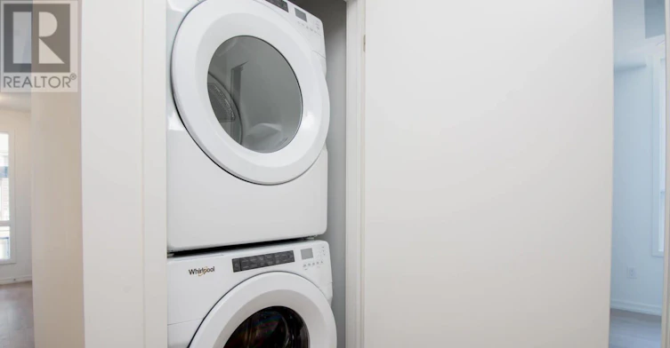 2-17 Lytham Green Circle Circle, Newmarket, ON, L3Y 0H4 - 10