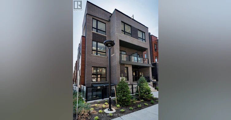 2-17 Lytham Green Circle Circle, Newmarket, ON, L3Y 0H4 - 2