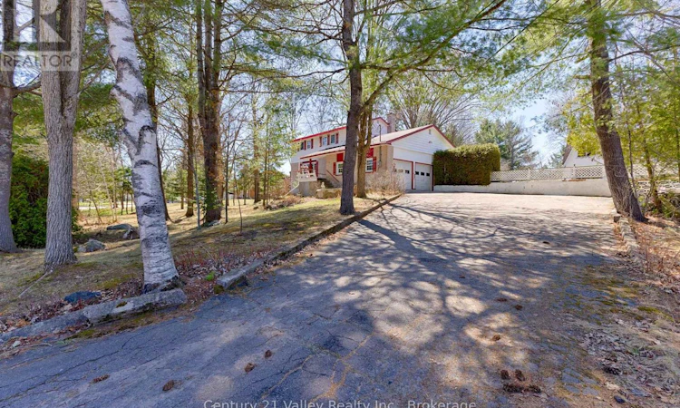 775 Pinegrove Crescent
