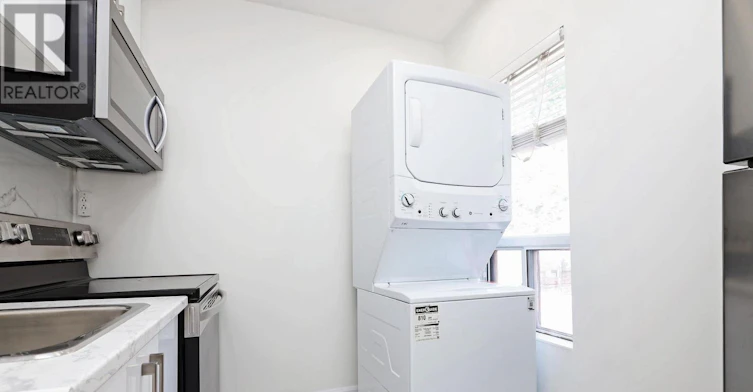 952 Queen Street E, Toronto, ON, M4M 1J7 - 7