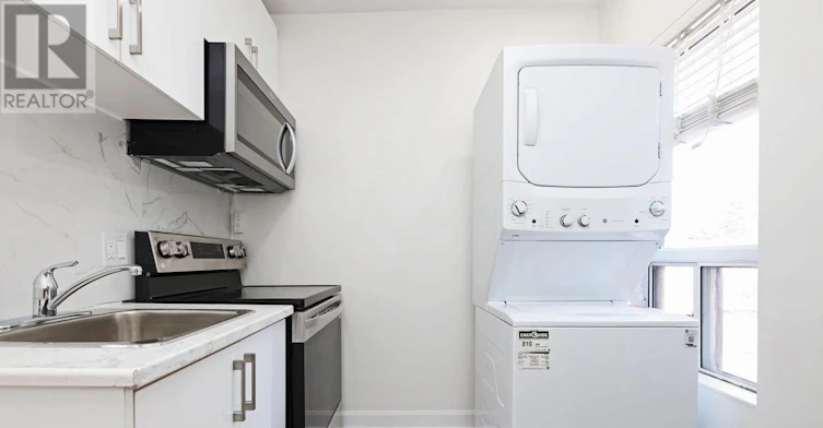 952 Queen Street E, Toronto, ON, M4M 1J7 - 8
