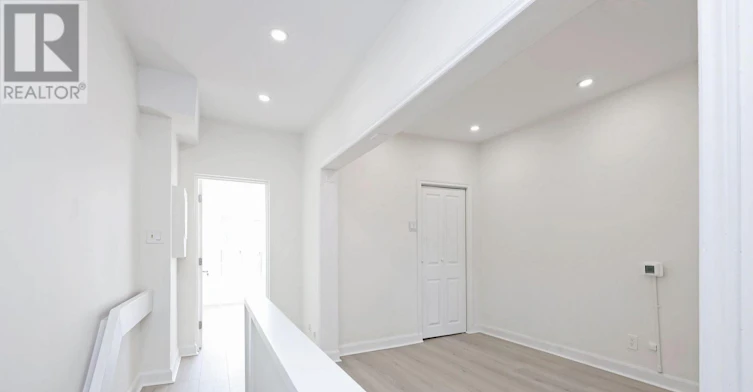 952 Queen Street E, Toronto, ON, M4M 1J7 - 6