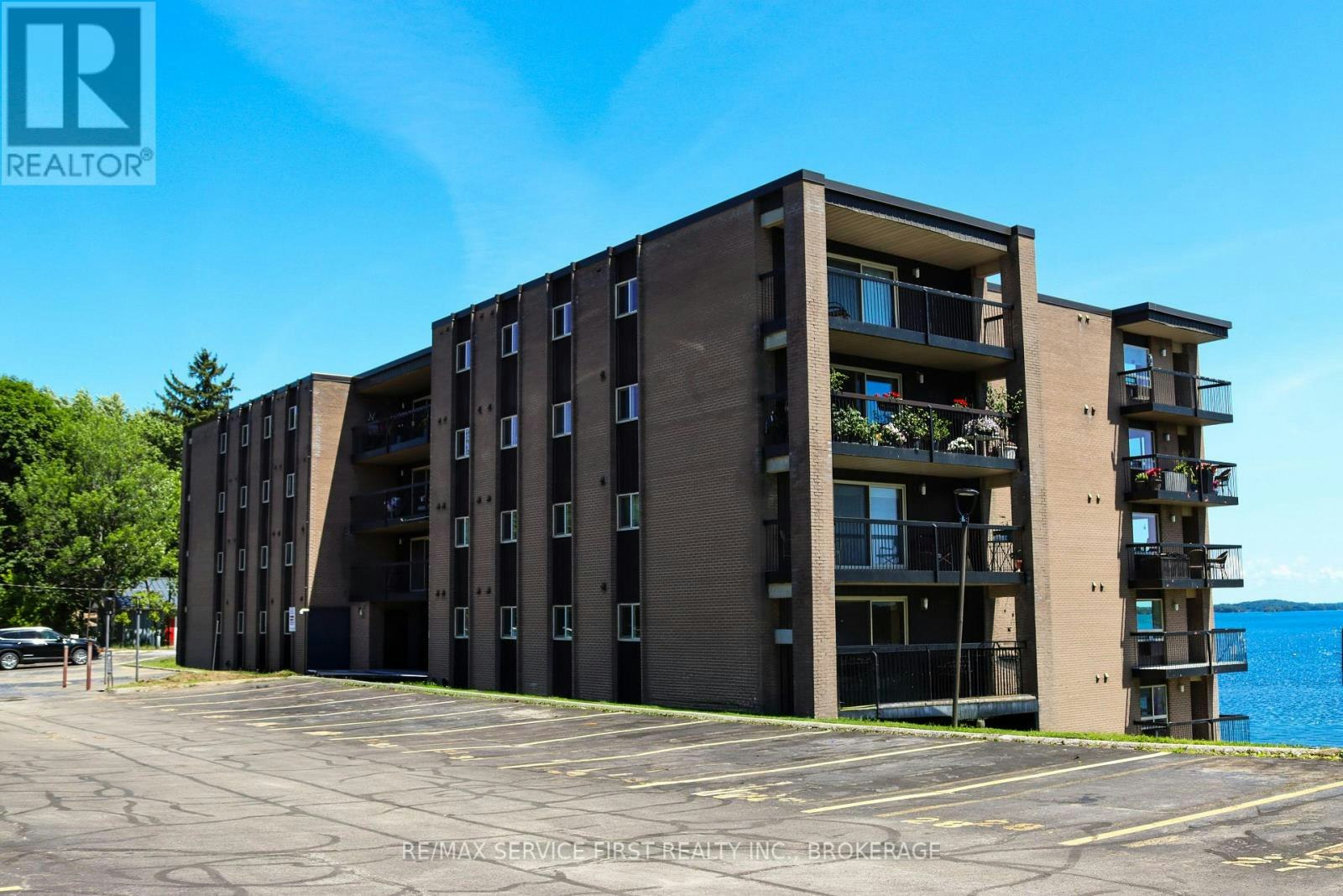 301-610 William Street S, Gananoque, ON, K7G 3A4