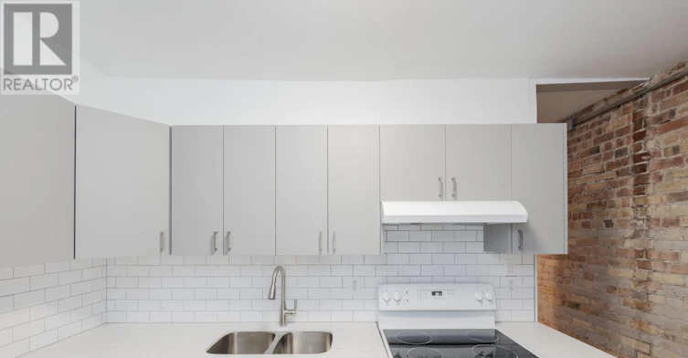UPPER-15 Indian Rd Crescent, Toronto, ON, M6P 2E9 - 13