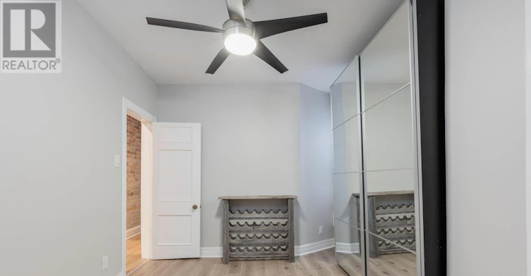 UPPER-15 Indian Rd Crescent, Toronto, ON, M6P 2E9 - 17