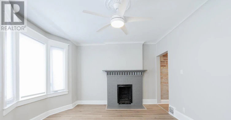 UPPER-15 Indian Rd Crescent, Toronto, ON, M6P 2E9 - 9