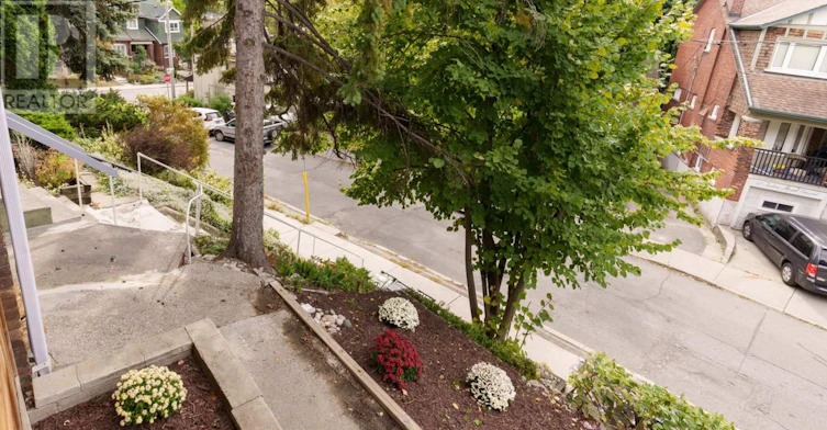 UPPER-15 Indian Rd Crescent, Toronto, ON, M6P 2E9 - 36