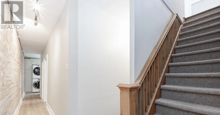 UPPER-15 Indian Rd Crescent, Toronto, ON, M6P 2E9 - 27