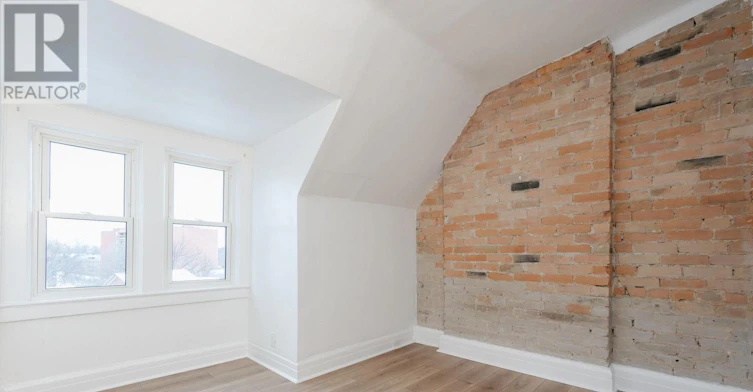 UPPER-15 Indian Rd Crescent, Toronto, ON, M6P 2E9 - 22
