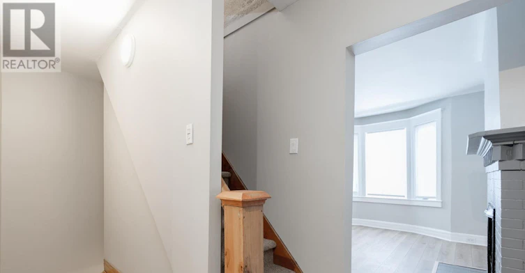 UPPER-15 Indian Rd Crescent, Toronto, ON, M6P 2E9 - 29