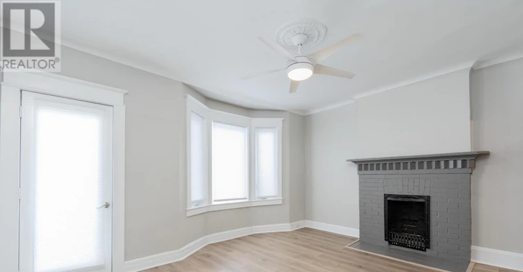 UPPER-15 Indian Rd Crescent, Toronto, ON, M6P 2E9 - 7